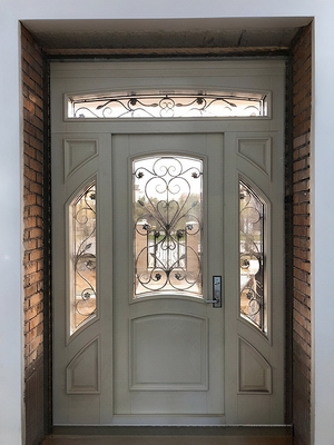 Парадная дверь с ковкой Парадная дверь с ковкой